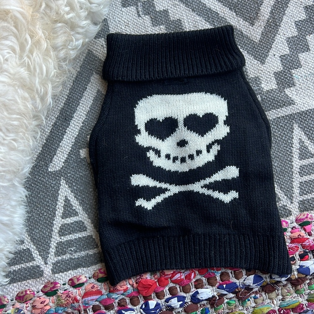 MARK & GRAHAM skull w/ hearts dog sweater! Halloween costume or just fun! L
